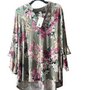 NWT Honey Me Floral Women's Top - Green and Pink